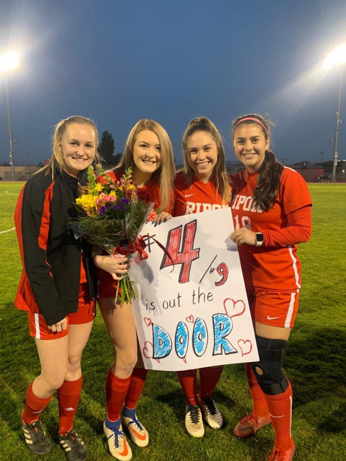 Sydney Holt on senior night with her teammates 