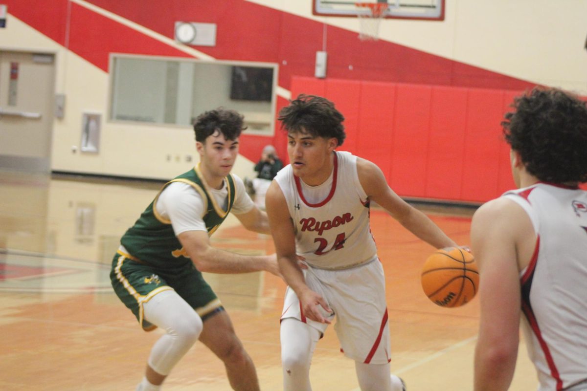 RHS Boys Basketball Lose Thriller to Hilmar